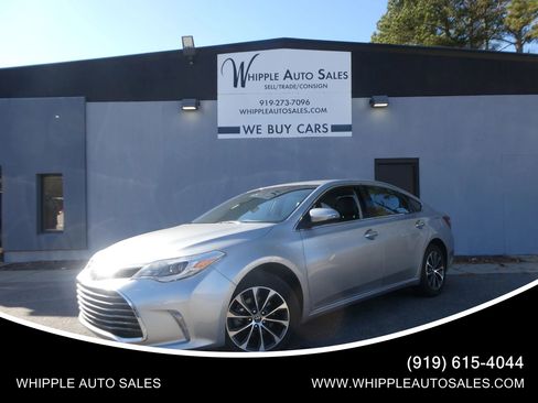 Used 2018 Toyota Avalon XLE image 1