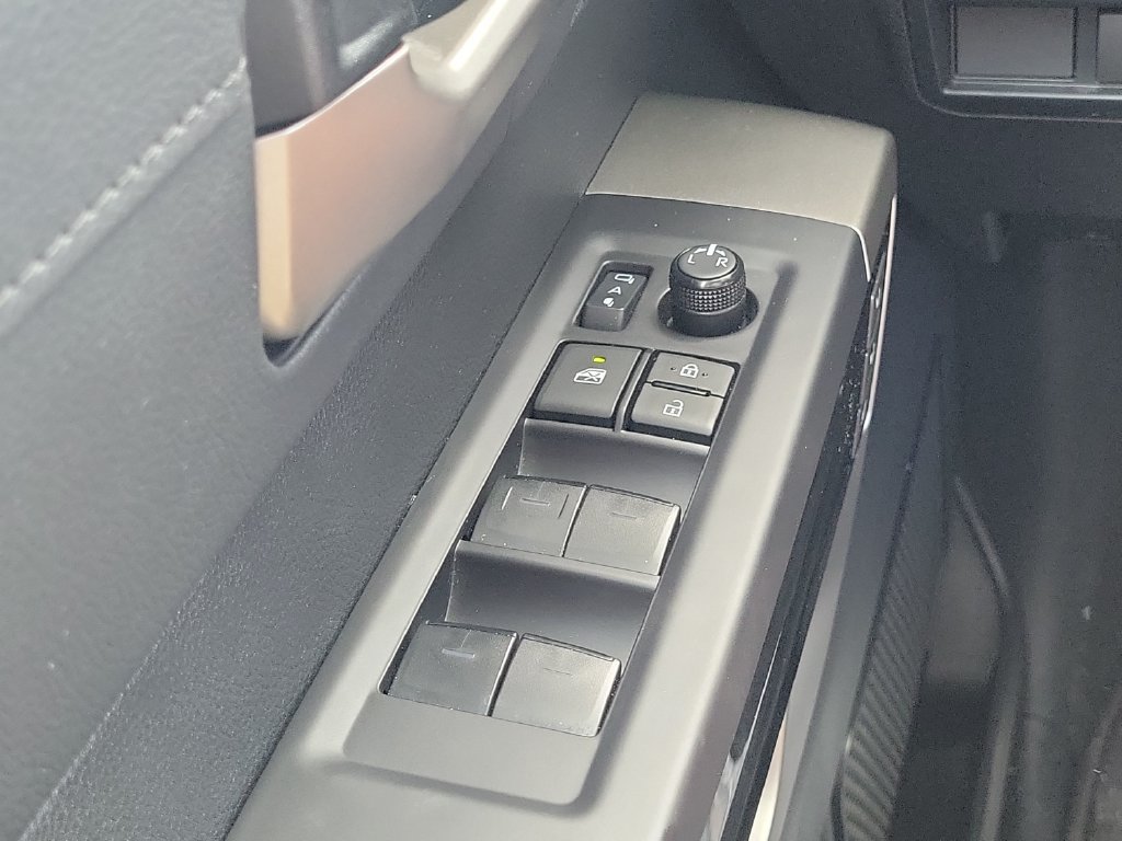 Used 2024 Toyota Tundra Limited AWD/4WD image 19