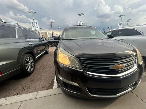 Used 2017 Chevrolet Traverse LS FWD image 2