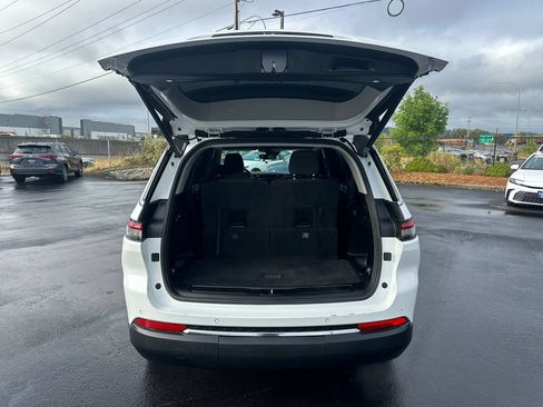 Used 2023 Jeep Grand Cherokee L Laredo w/ Luxury Tech Group I AWD/4WD image 11