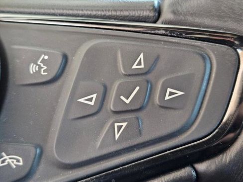 Used 2022 Chevrolet Equinox RS w/ LPO, Floor Liner Package image 16