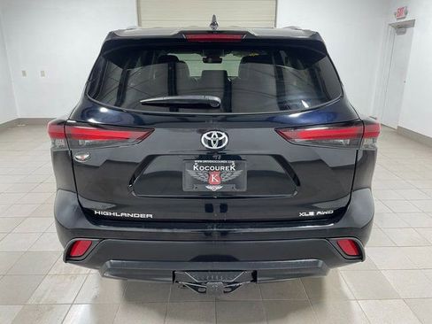 Used 2024 Toyota Highlander XLE AWD/4WD image 5