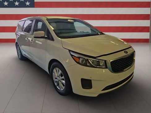 Used 2017 Kia Sedona LX w/ LX Essentials Premium Package image 1