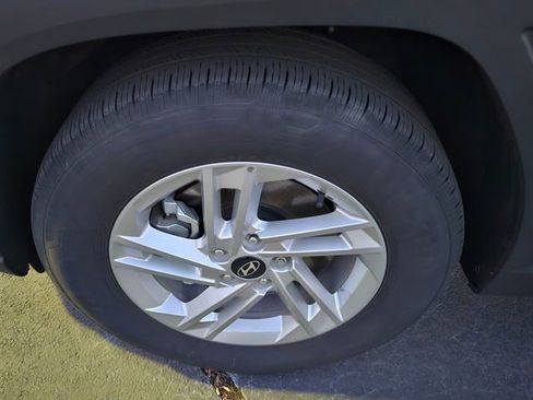 Certified 2025 Hyundai Tucson SE image 10