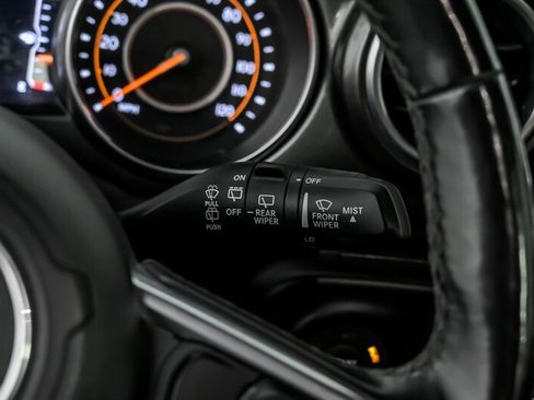 Used 2019 Jeep Wrangler Unlimited Sahara image 25