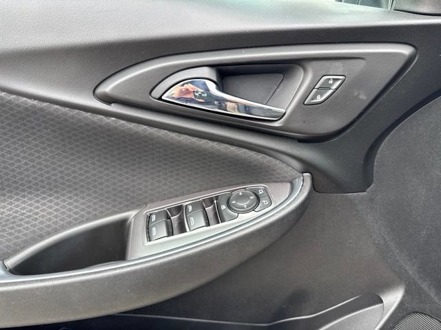 Used 2018 Chevrolet Malibu LT w/ Driver Confidence Package FWD image 11