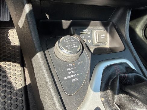 Used 2014 Jeep Cherokee Trailhawk w/ Technology Group AWD/4WD image 16