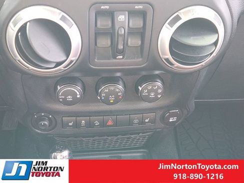 Used 2013 Jeep Wrangler Unlimited Rubicon AWD/4WD image 19