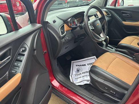 Used 2018 Chevrolet Trax LT w/ LT Convenience Package AWD/4WD image 24