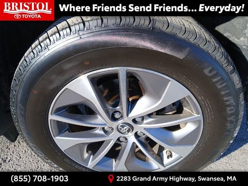 Used 2018 Toyota RAV4 LE image 11