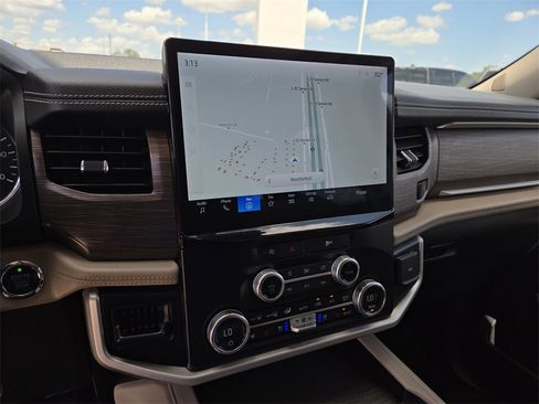 Used 2024 Ford Expedition Limited image 13