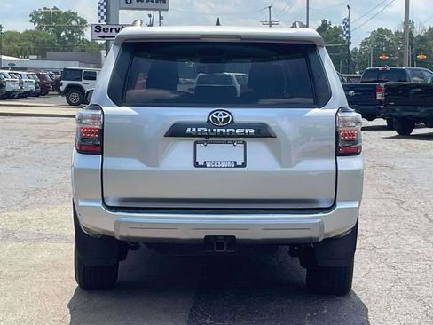 Used 2024 Toyota 4Runner TRD Off-Road AWD/4WD image 32