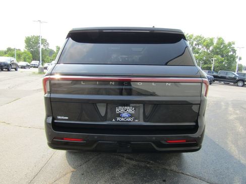 Used 2025 Lincoln Navigator Reserve AWD/4WD image 13