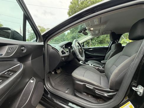 Used 2017 Chevrolet Cruze LS FWD image 17