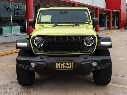 Used 2024 Jeep Wrangler Willys AWD/4WD image 3