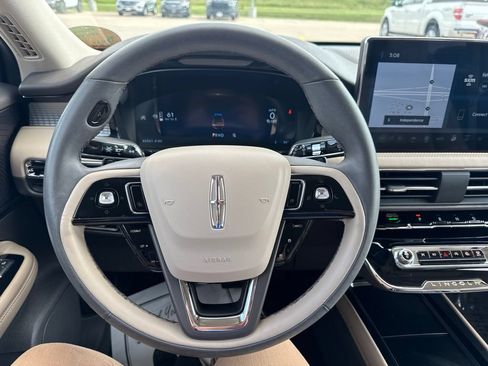 Used 2024 Lincoln Corsair AWD image 12