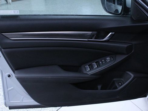Used 2019 Honda Accord Sport image 14