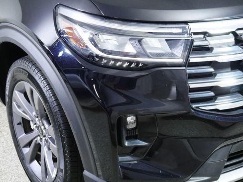 Used 2025 Ford Explorer Active w/ Active Comfort Package AWD/4WD image 16