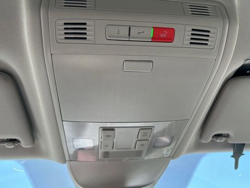 Used 2025 Volkswagen Taos SE image 34