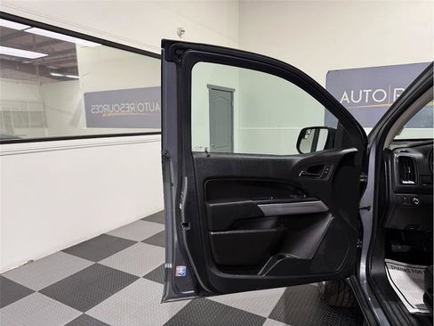 Used 2022 Chevrolet Colorado LT w/ Fleet Safety Package image 14