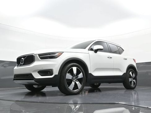 Used 2021 Volvo XC40 T5 Momentum w/ Protection Package Premier AWD/4WD image 22