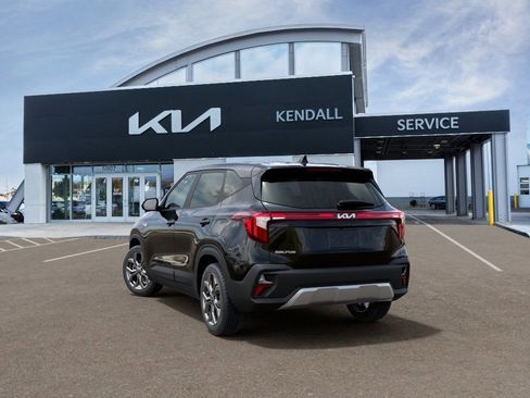 New 2026 Kia Seltos LX FWD image 4