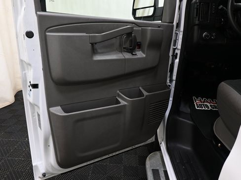 Used 2023 Chevrolet Express 2500 w/ Driver Convenience Package image 15