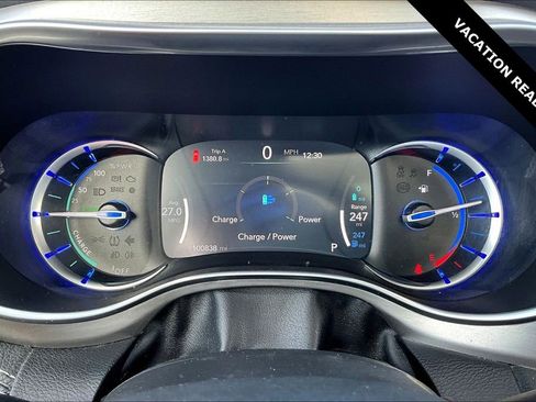 Used 2022 Chrysler Pacifica Limited w/ Uconnect Theater Family Group image 12