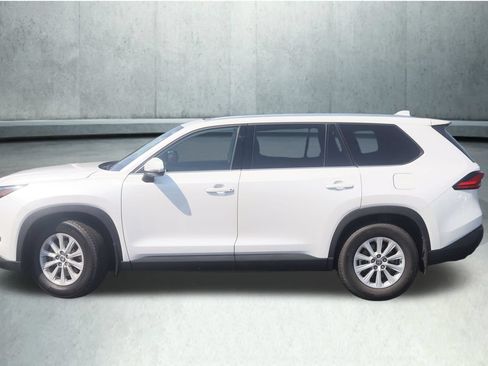 Used 2024 Toyota Grand Highlander AWD image 17