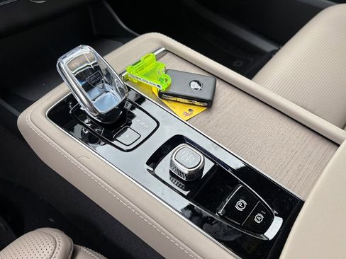 New 2026 Volvo XC90 T8 Ultra w/ Protection Package Premier AWD/4WD image 14