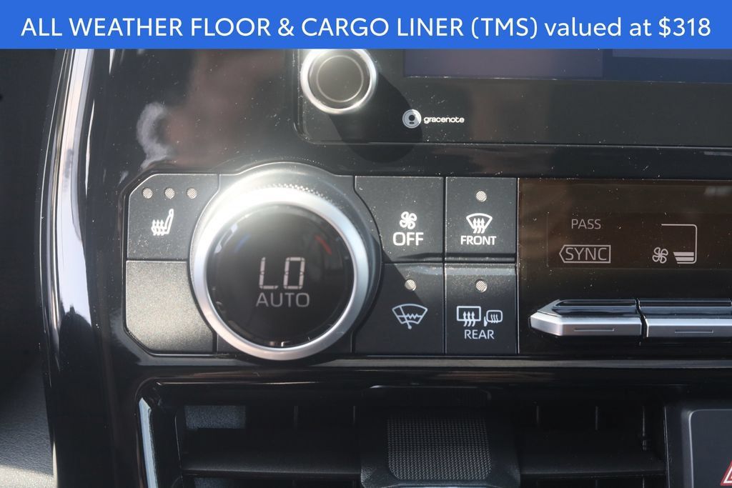 Certified 2021 Toyota Highlander XLE AWD/4WD image 5