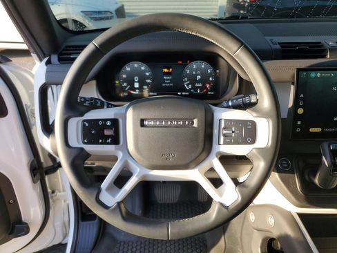 Used 2025 Land Rover Defender 110 X-Dynamic SE AWD/4WD image 21