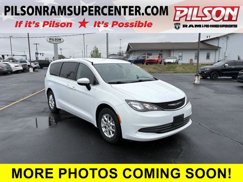 Used 2020 Chrysler Voyager LX image 1