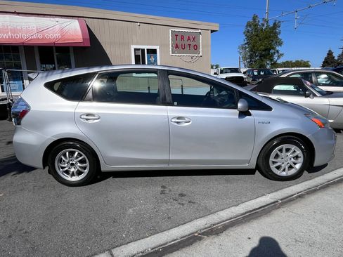 Used 2012 Toyota Prius V Three FWD image 9