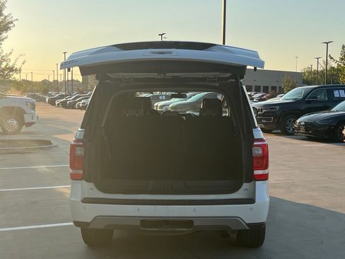 Used 2020 Ford Expedition XLT w/ Equipment Group 202A RWD image 14