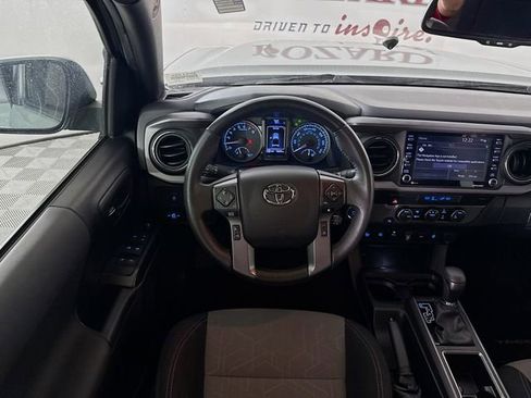 Used 2022 Toyota Tacoma TRD Off-Road image 24