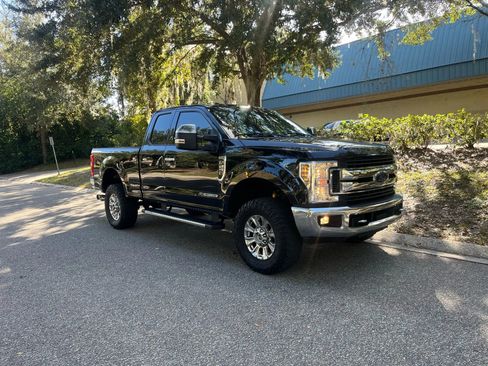 Used 2019 Ford F250 XLT w/ XLT Premium Package image 2