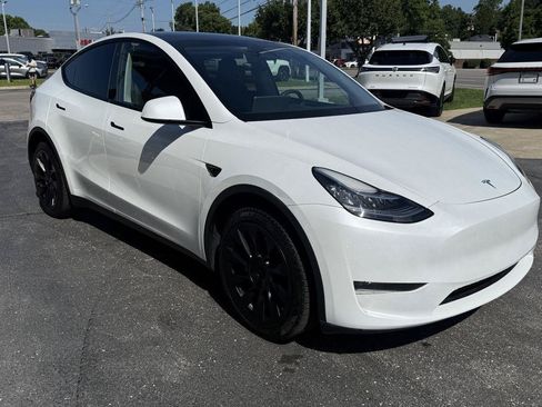 Used 2023 Tesla Model Y Long Range AWD/4WD image 5