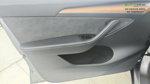 Used 2025 Tesla Model Y Long Range RWD image 36