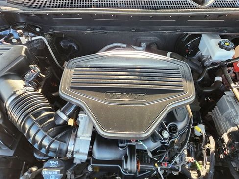 Used 2020 Chevrolet Blazer LT image 32