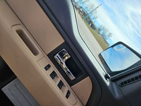 Used 2013 Ford F150 XLT w/ XLT Chrome Pkg image 11