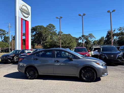 Used 2025 Nissan Versa S w/ Trunk Package image 28