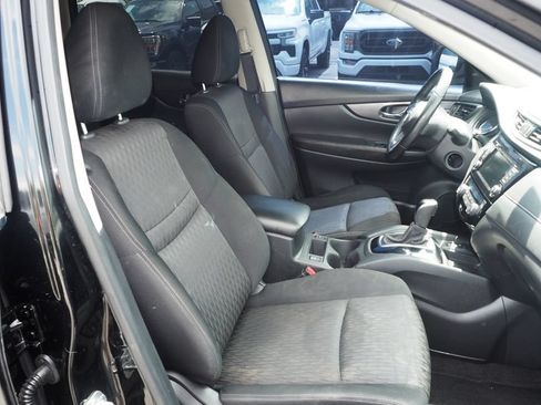 Used 2019 Nissan Rogue SV w/ Premium Package FWD image 16