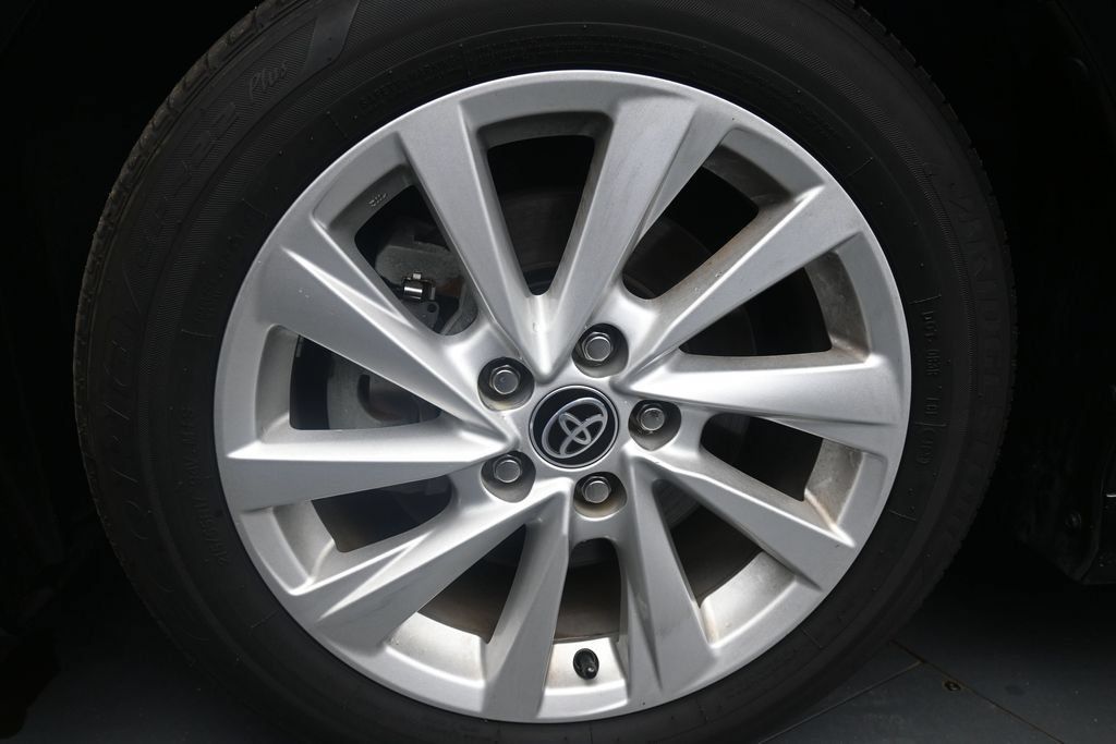 Used 2024 Toyota Camry LE FWD image 11