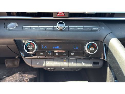 Certified 2025 Hyundai Elantra SEL FWD image 16