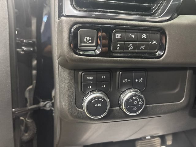 Used 2025 GMC Yukon AT4 AWD/4WD image 41