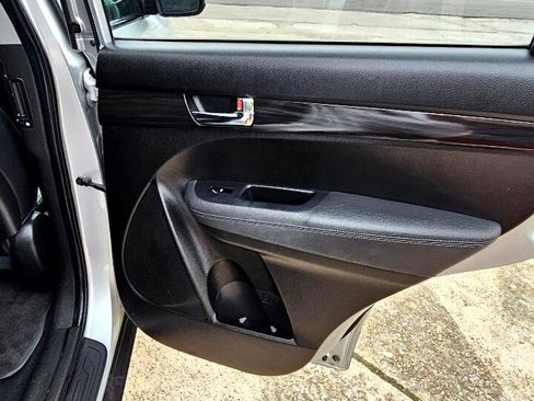 Used 2011 Kia Sorento EX w/ Premium Pkg image 27