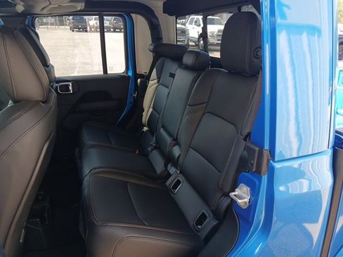 New 2025 Jeep Gladiator Sport S image 17