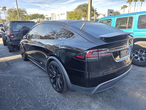 Used 2022 Tesla Model X Plaid image 3