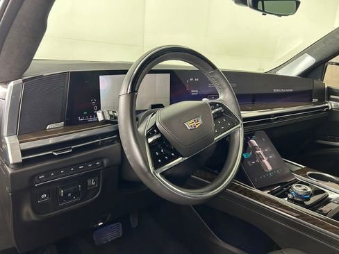 Certified 2025 Cadillac Escalade Sport Platinum w/ LPO, Floor Liner Package image 13